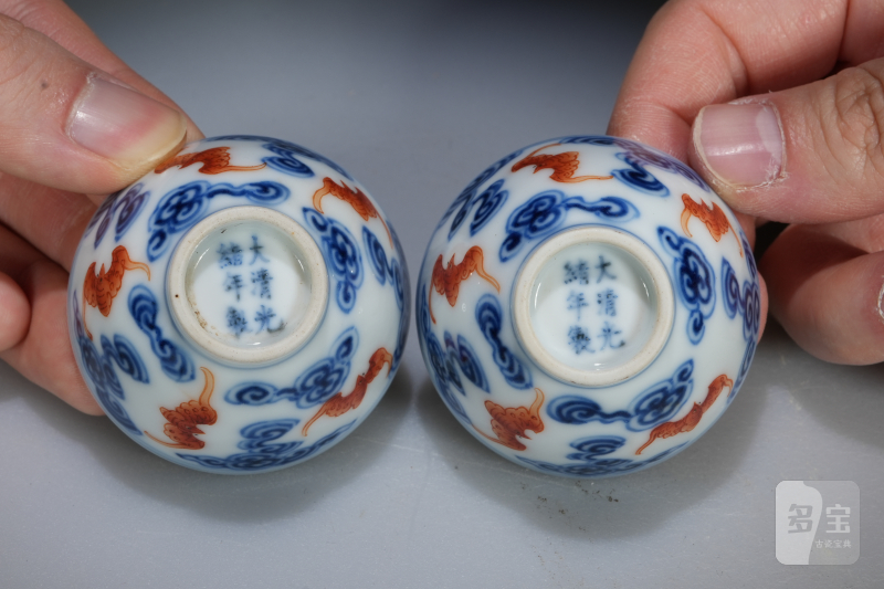 清光绪 青花矾红洪福杯一对 - 图2